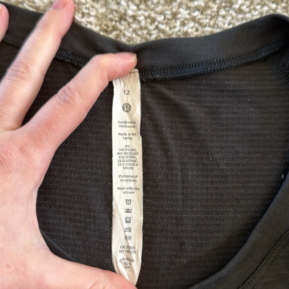 Lululemon swiftly tech long sleeve SHORT size 12 black - Picture 2 of 2